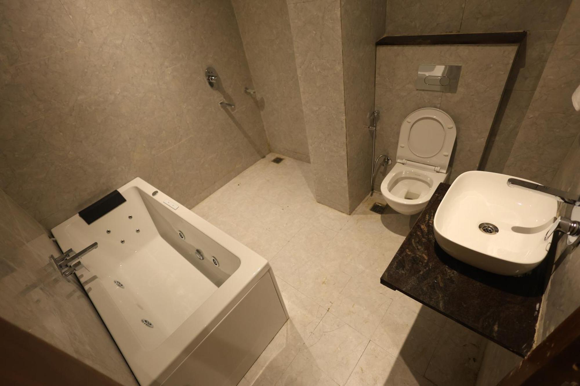 Hotel Aceotel Premier, Vijay Nagar Indore