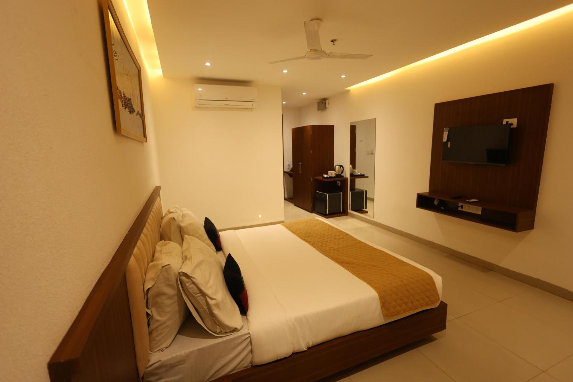 Aceotel Premier, Vijay Nagar Hotel