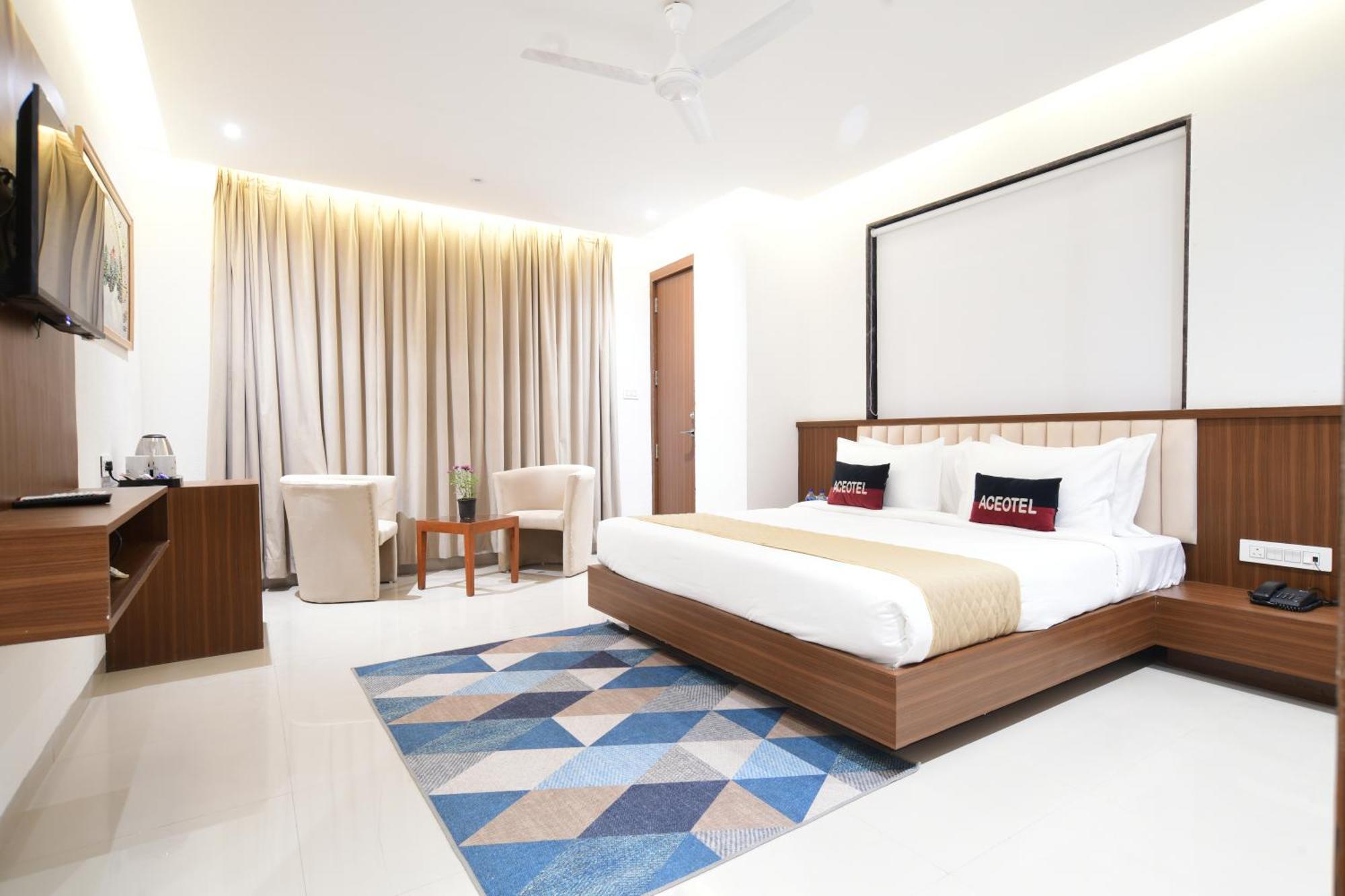 Hotel Aceotel Premier, Vijay Nagar