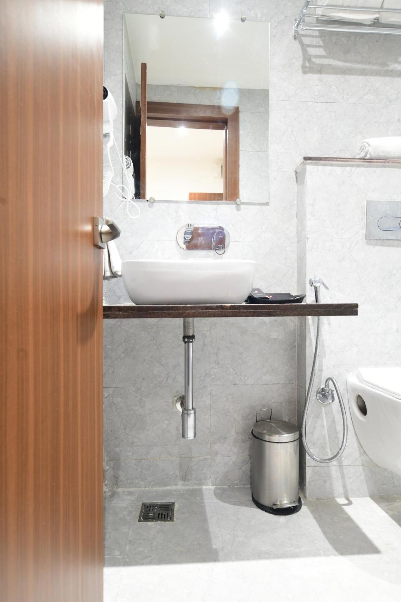 Hotel Aceotel Premier, Vijay Nagar 4*