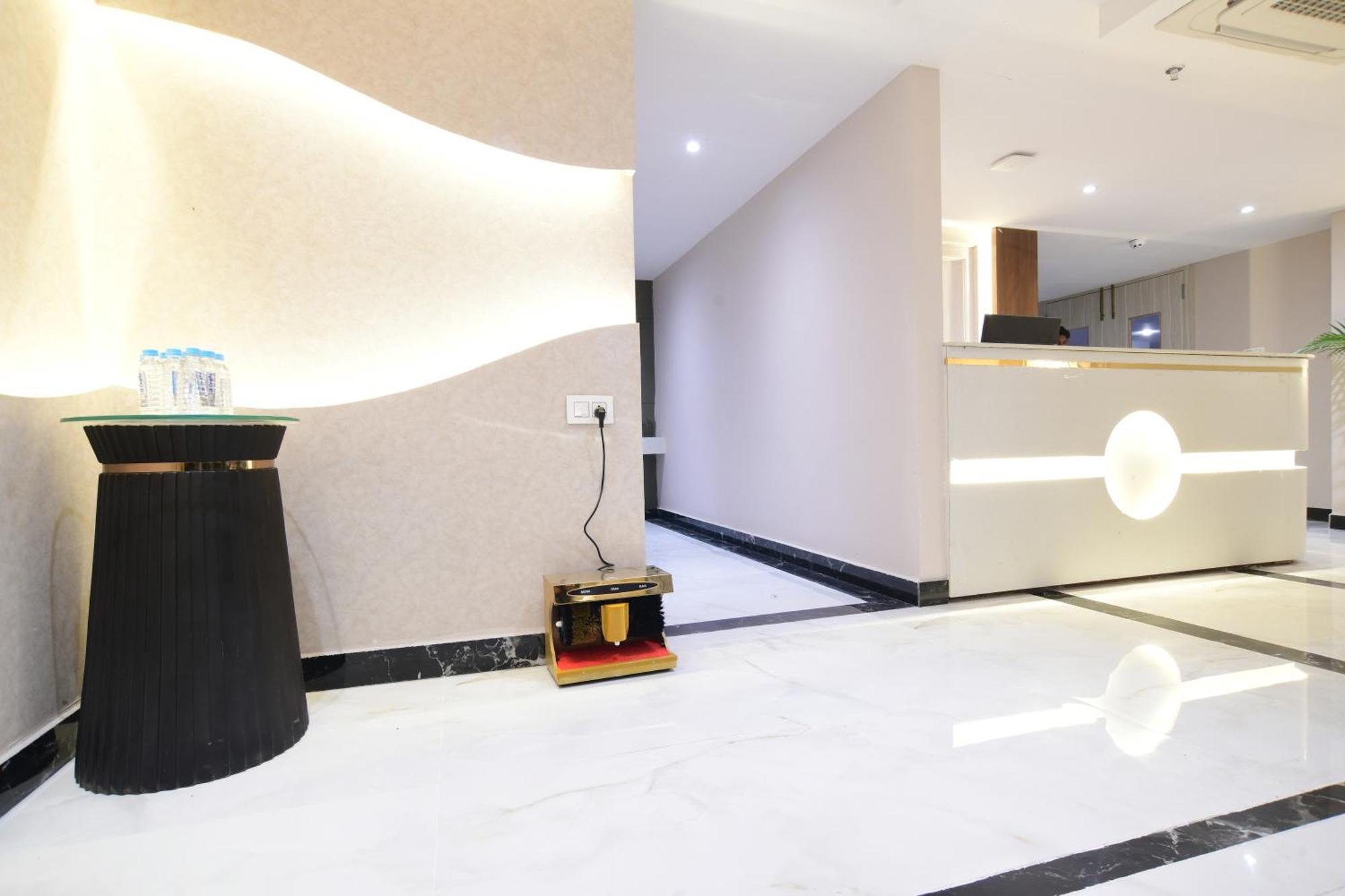 Aceotel Premier, Vijay Nagar 4*