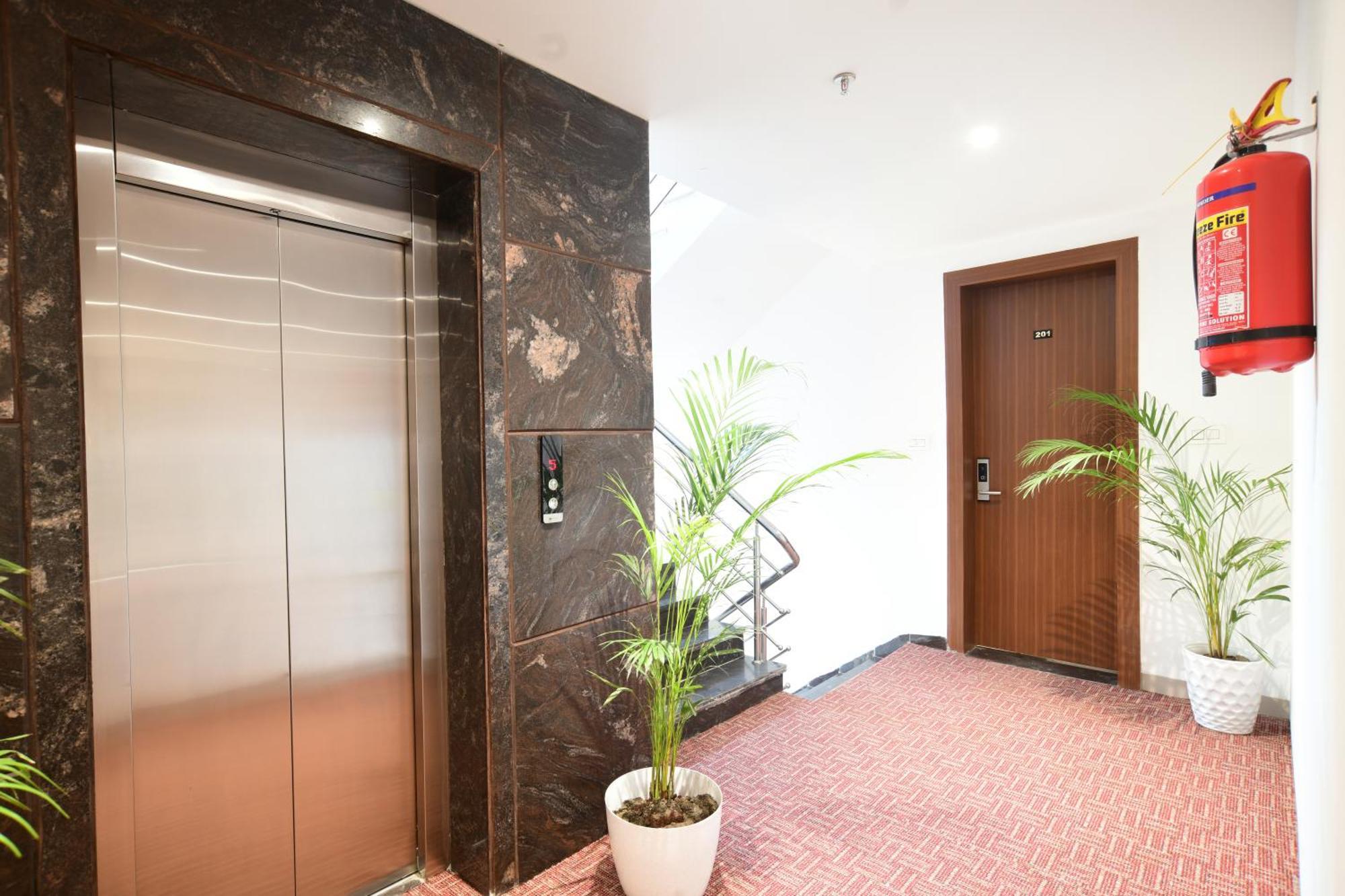 Hotel Aceotel Premier, Vijay Nagar 4*