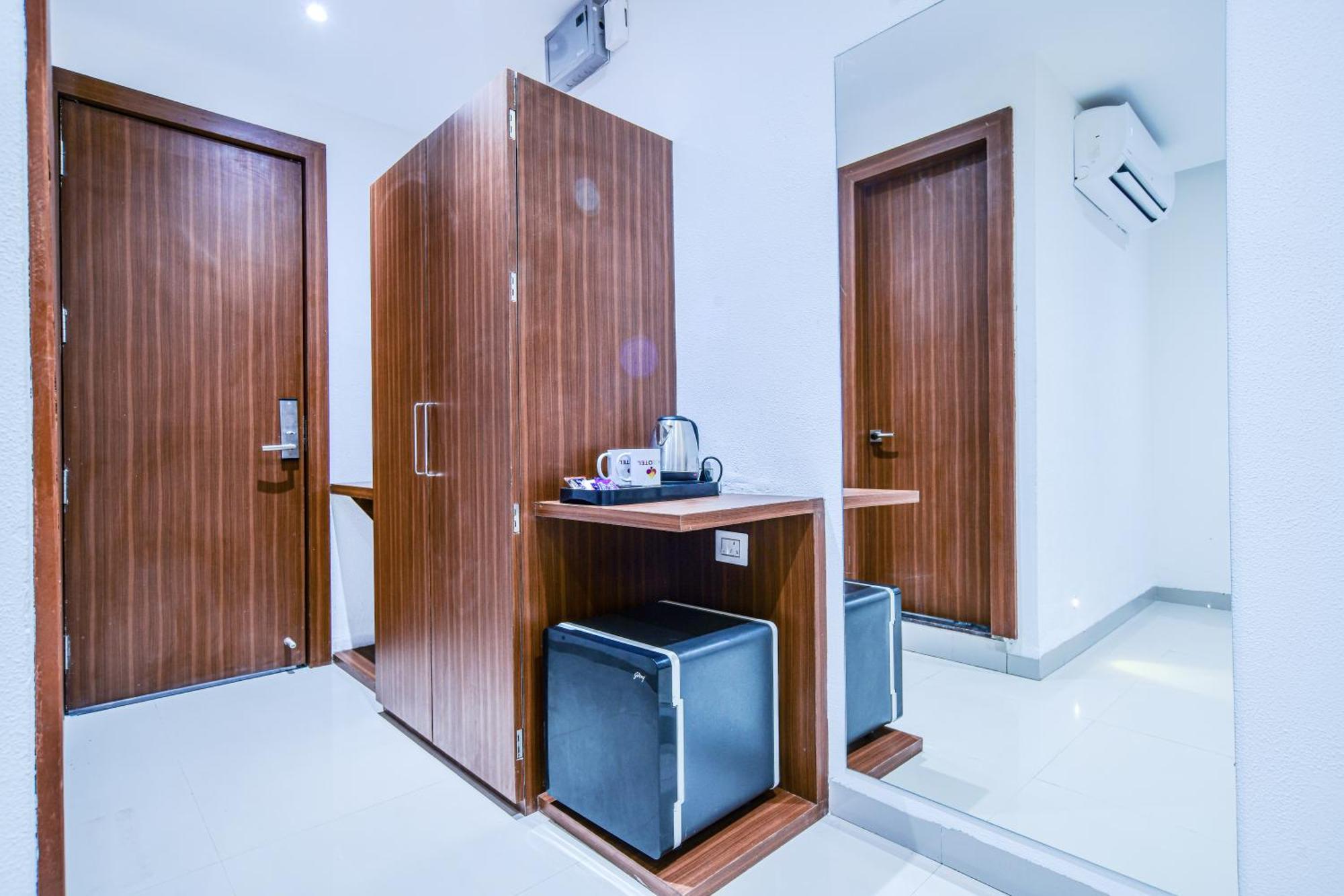 Hotel Aceotel Premier, Vijay Nagar