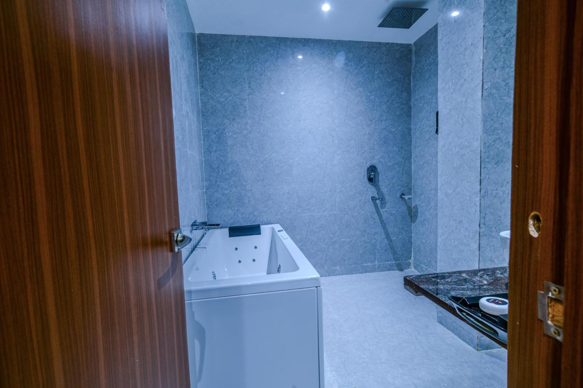 Hotel Aceotel Premier, Vijay Nagar