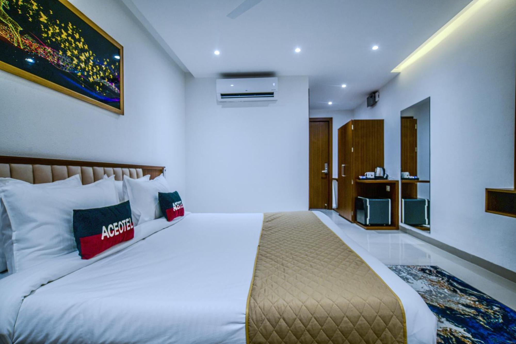 Hotel Aceotel Premier, Vijay Nagar